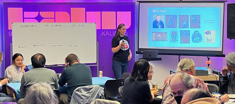 Quiz Night: Fun Slides & Games