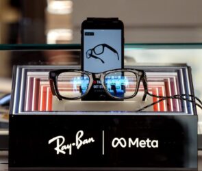 Revolutionary AI Glasses: The Next Smartphone?