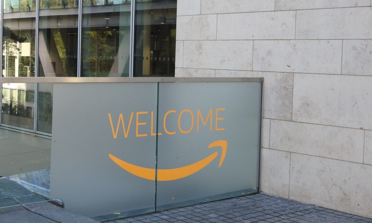 Amazon Slashes 14,000 Corporate Roles