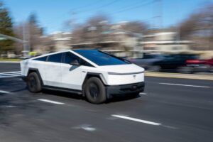 Tesla Software Enables Illegal Texting