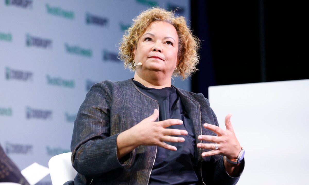 Apple Execs Depart Amid Shakeup