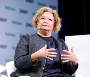 Apple Execs Depart Amid Shakeup