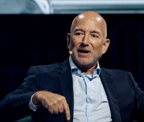 Tech Billionaires Cashed Out Billions in 2025