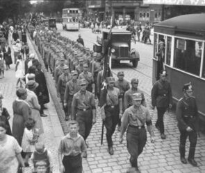 Hindsight Fuels Misguided Counterfactual Thinking