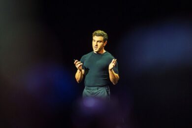 Airbnb: Crisis to CEO Transformation