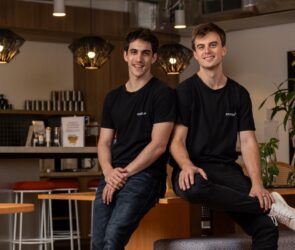 AI HR Boost: Rabois Backs Comp.