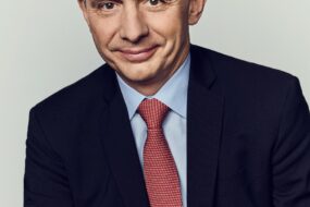 PayPal Appoints Lores.