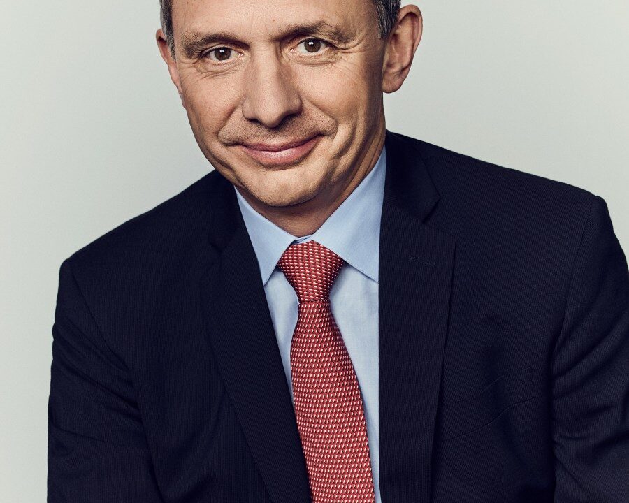 PayPal Appoints Lores.