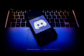 Discord mandates age verification this month