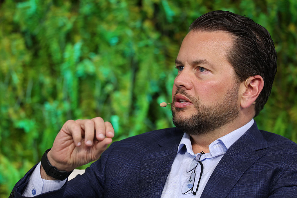 Elliotbets $1B on Pinterest AI