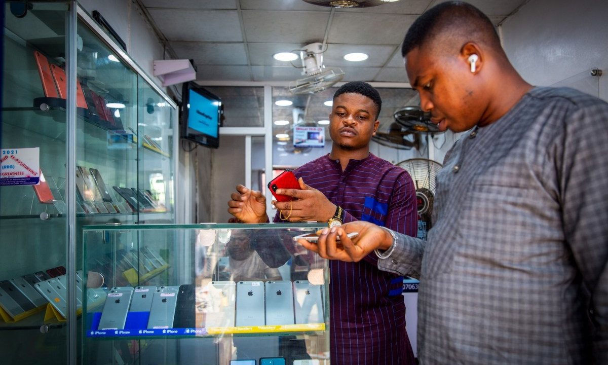 Affordable $40 Smartphones: Progress & Costs.