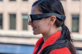 Snapunveils AI glasses after multi-year hiatus