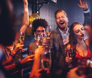 Social Proof to Attract Women: Proven Methods