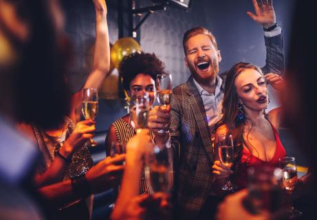Social Proof to Attract Women: Proven Methods