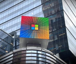 Microsoft Offers Buyouts to 7% Staff